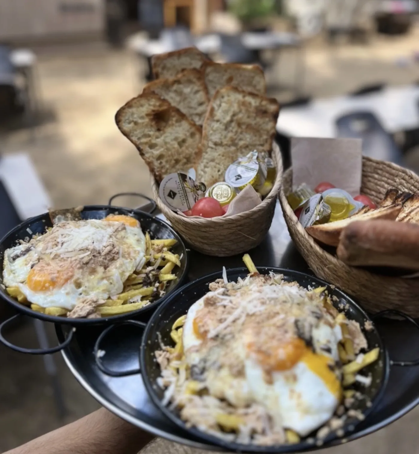 Huevos trufados con foie y parmesano